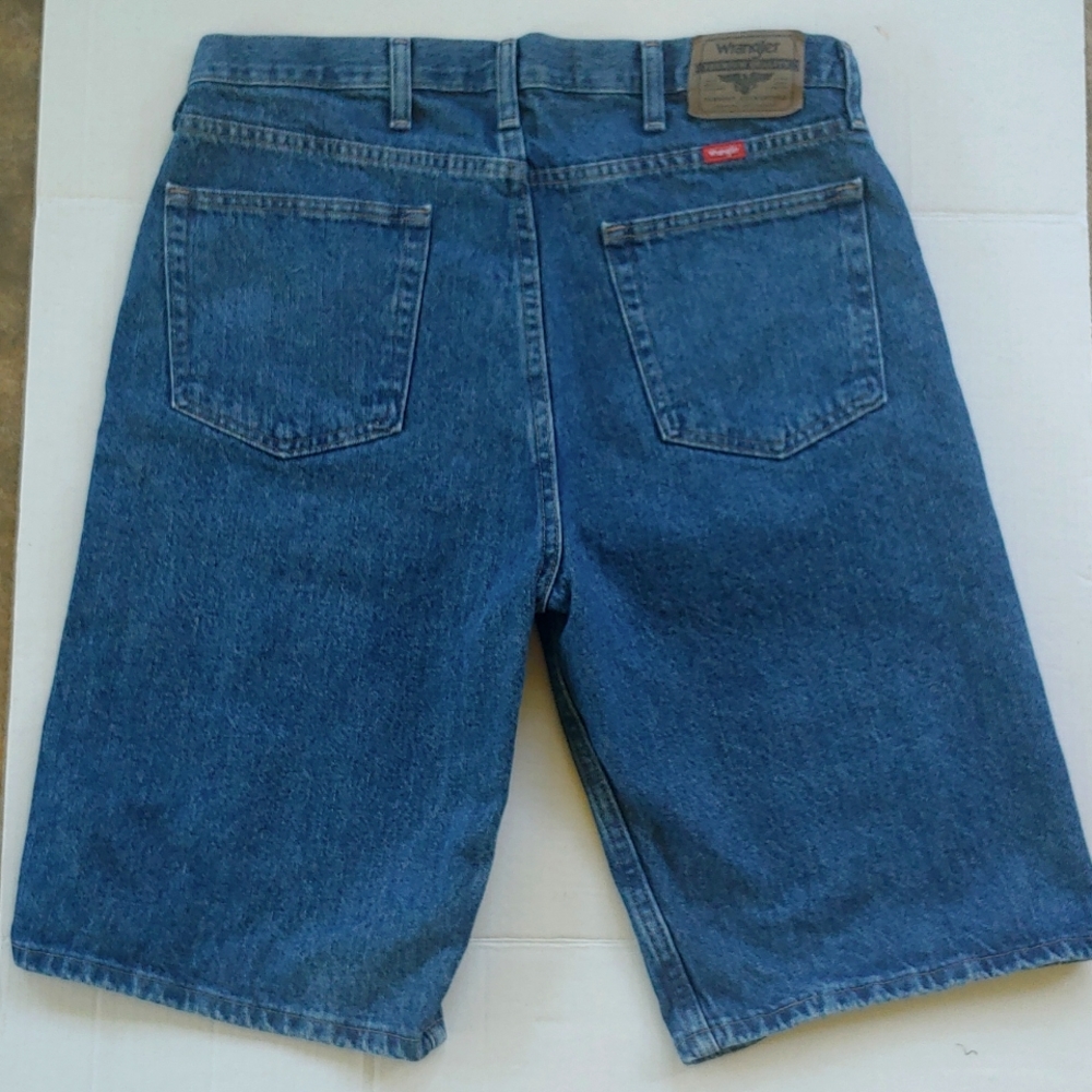 WRANGLER Classic 5 pocket Relaxed Fit Jean Shorts. Sz 34 Tall. 2 PAIRS!